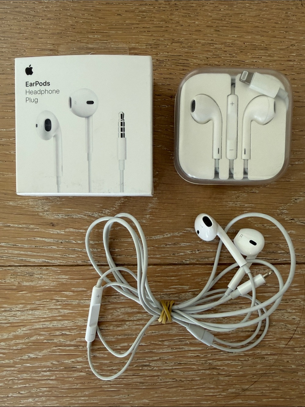 Original Apple EarPods Wired Headphones - White Bundle